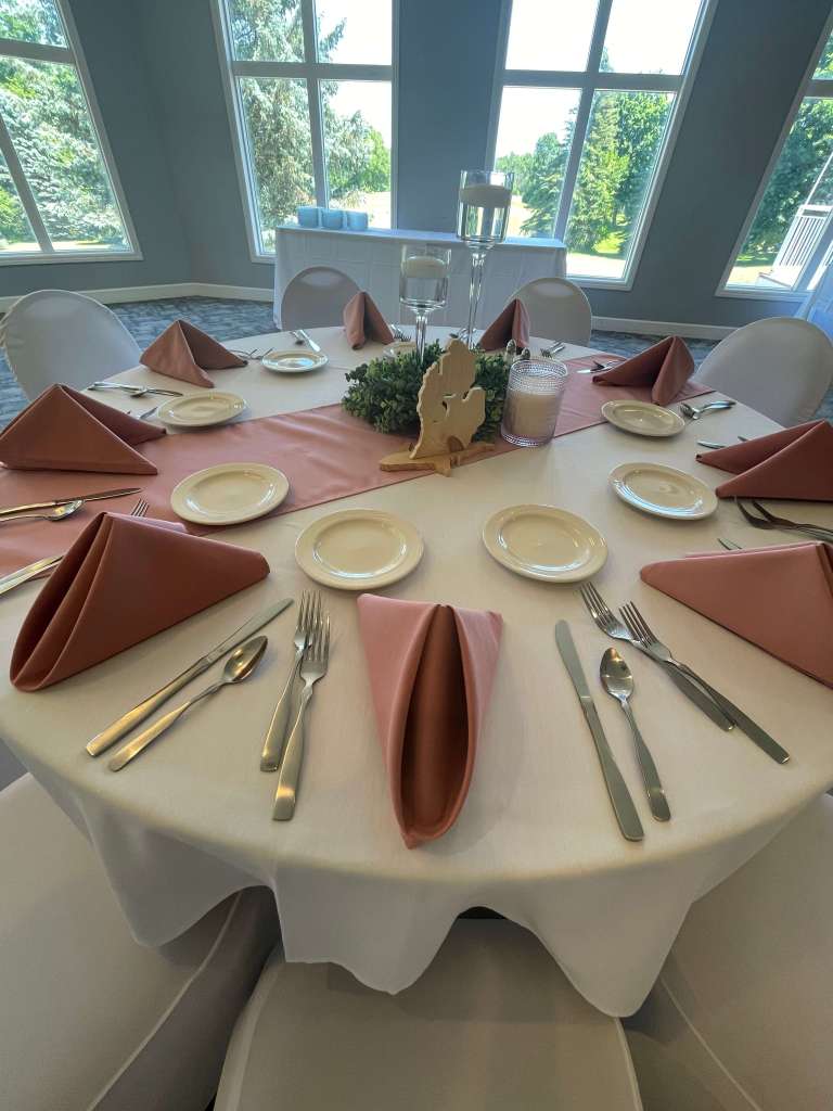pink napkins and table runner on banquet table